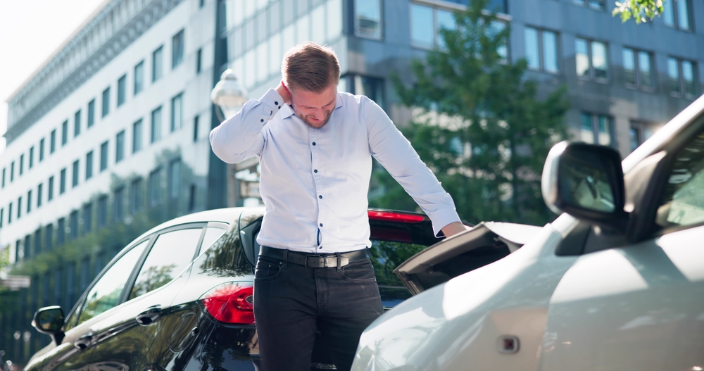 What Does Whiplash Feel Like? Symptoms, Causes, and Treatment